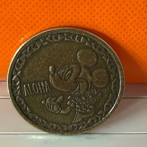 Disney Aulani Hawai’i exclusive Aloha Shaka Mickey Mouse medallion coin